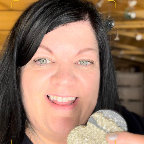 Meet Lisa – The Crystal Haven